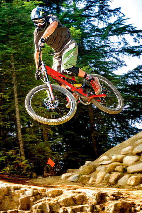   To all "Demo" fans: Don't worry! The 2015 model has not been remodelled into a pure racing machine, but still shows its freeride genes.
