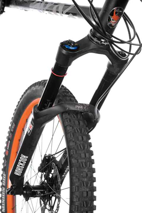   Less is more: With its 150 millimetres of travel, the "Pike" fits very well in the Cotic. More travel would unnecessarily emphasise the lack of rear suspension.