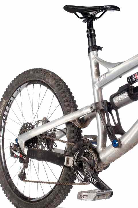   Rocker hooray: The rocker arm supported by the Rose down tube elicits a usable 180 millimetres of travel from the "Vivid Air", which responds well to hard hits even at high speeds.