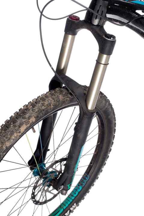   Stempelkissen: Die "Metric" war ein schwieriges Teil. Es fehlt ihr massiv an Druckstufendämpfung. Sie federt undefiniert, gibt schon früh zuviel Hub frei und liefert wenig Bodenhaftung.