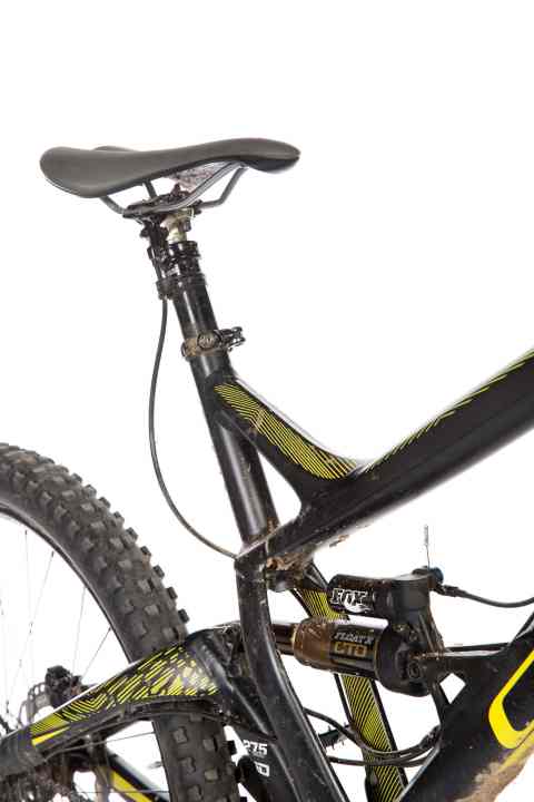   The GT suffered from its long seat tube. This limited freedom of movement and handling. The awkward Fox seatpost with its wide centre section also raised the saddle.