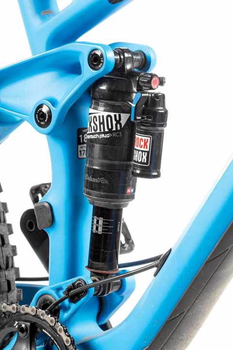   Trek Slash – RockShox macht’s richtig: gut beschriftete, easy einzustellende Federelemente. Die 3-Stufen-Druckstufe (DH, Trail, Uphill) ist bewährt. Davon darf sich die Konkurrenz gerne inspirieren lassen.