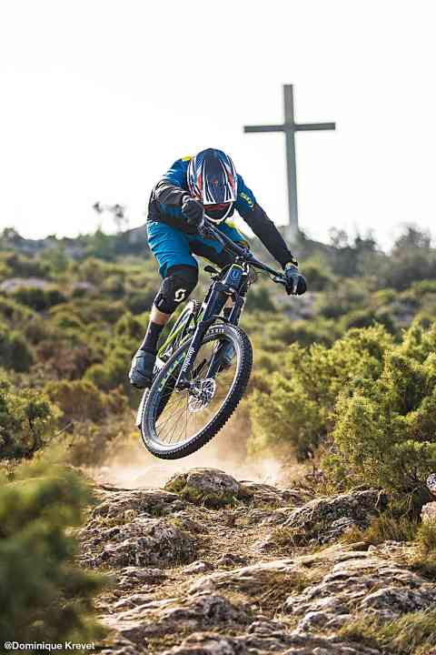   Tester Chris Schleker roars through the Spanish bike park La Fenasosa to give the new Durolux fork a real thrashing!