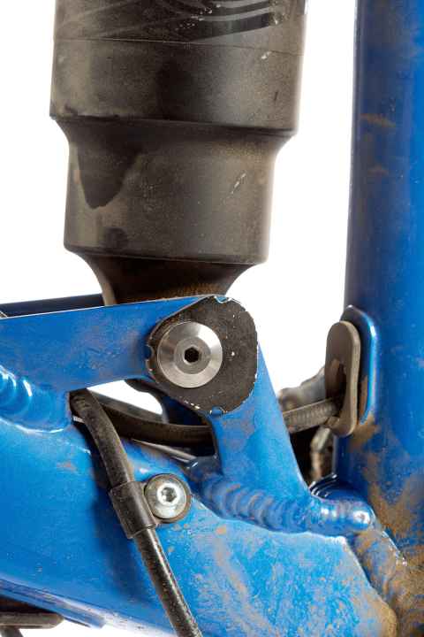   Flip-Chip: The shock on the Radon Swoop can be mounted in three positions (Tour, Trail, Park). It flattens the head angle by 1 degree and lowers the bottom bracket. We found the trail mode very harmonious.