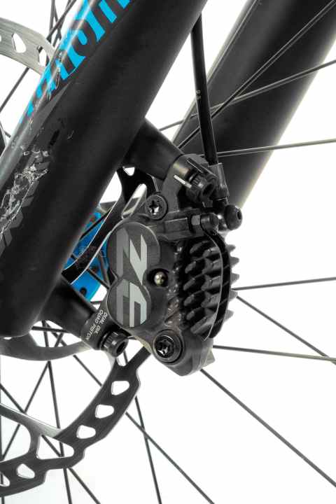   Safety first at Bulls: The higher quality Shimano models caused us problems recently. However, the Zee brakes installed on two bikes were reliable and powerful as usual. Perfect.