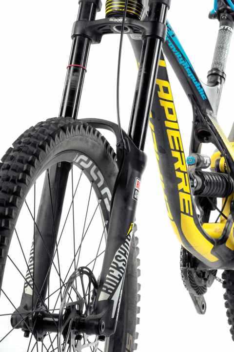   Borderline case: The Boxxer RC was installed in several bikes, but never worked the same. Sometimes overtaxed on fast hits, sometimes super-fluffy. On the Lapierre, it was the limiting factor.
