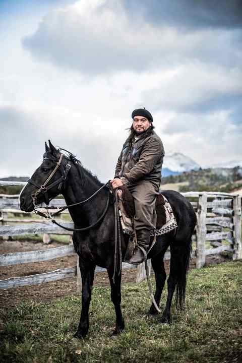   Gaucho Lito und seine Stute trotzen dem Sturmwetter jeden Tag. Dennoch geraten auch sie immer noch in heikle Situationen. 