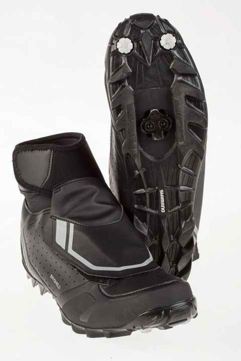<a href="https://www.awin1.com/cread.php?awinmid=11768&awinaffid=471469&clickref=B+Shimano+SH-MW501+shoes&ued=https%3A%2F%2Fwww.rosebikes.de%2Fshimano-sh-mw501-winter-mtb-schuhe-2683599&pref1=bike" target="_blank" rel="noopener noreferrer nofollow">Shimano SH-MW5</a> *