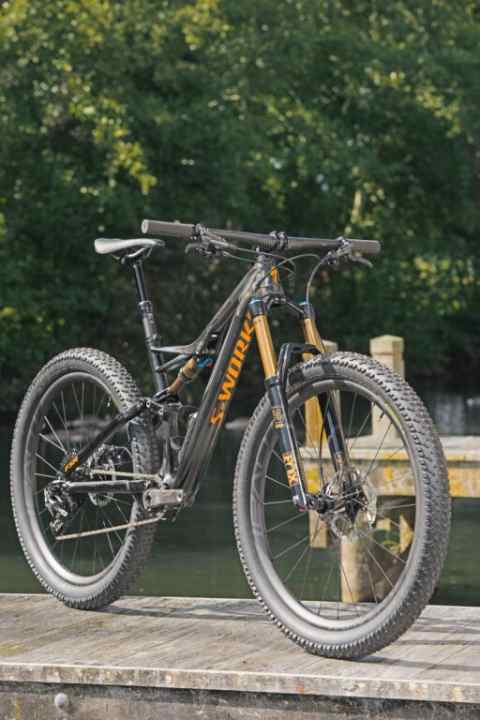   The 6Fattie version of the Stumpjumper FSR brings the classic to the new Plus format.