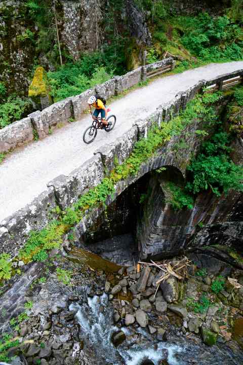  Ein Rätsel, warum man dieses Revier noch gar nicht auf dem Touren-Schirm hatte. Zig Routen im Val di Fassa und Val di Fiemme sind bereits lückenlos ausgeschildert.