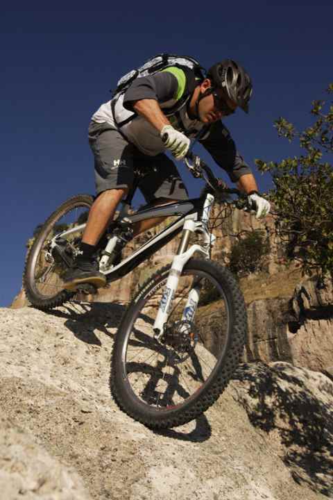   We were able to ride the new "Remedy" extensively on the rough rocky trails in Copper Canyon, Mexico. Conclusion: a powerful enduro bike with noticeably high stiffness and steering precision, superbly tuned rear suspension and comfortable geometry.