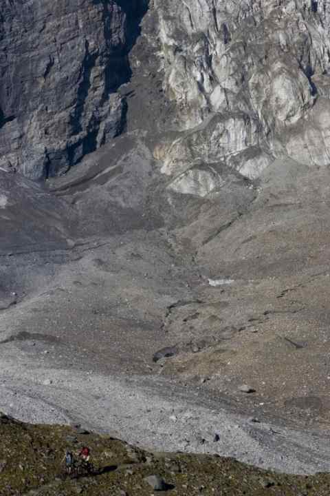   Always the ice behind you: the trail directly on the Sulden glacier.