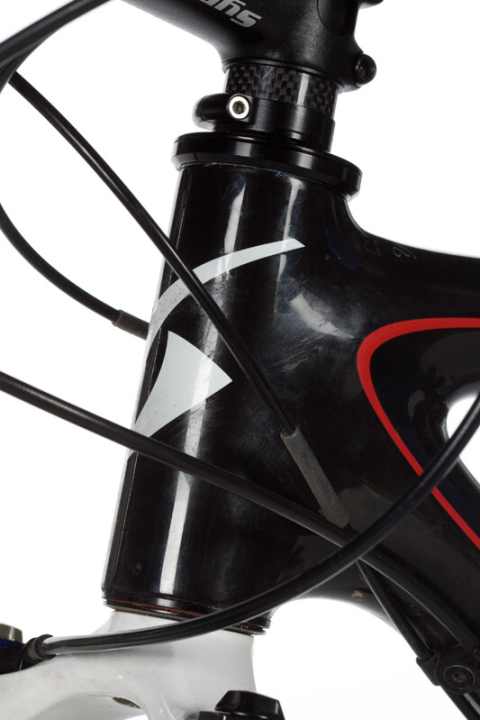   Simplon uses the Acros headset with steering angle limiter to protect the top tube.