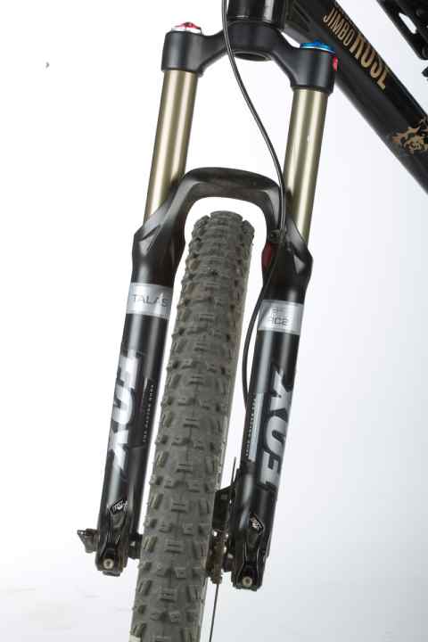   The Fox 36 Talas is the perfect fork for an enduro bike. It offers sufficient suspension travel and can be lowered to 100 mm for uphill riding.