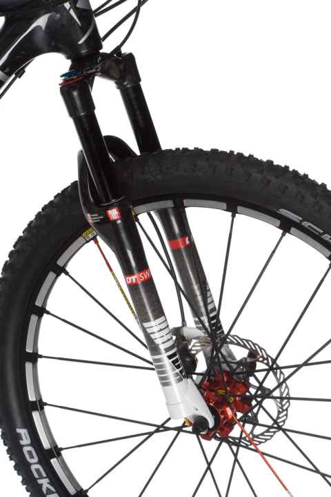   Mit nur 1190 Gramm und einer Absenkfunktion im Lockout-Modus glänzt die DTSwiss-XRC-100-Twin-Shot-Gabel im Simplon.