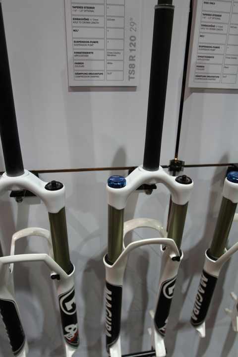   Die TS8-Modelle unterscheiden sich äußerlich nur am Sticker von den TS6-Versionen.