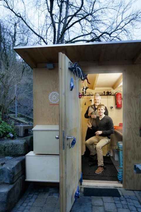 Here, Lauhoff and Stollenmeier fill the first Brake Force One brakes by hand. In Stollenmeier's garden shed.