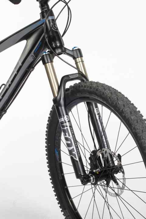   A lot of usable travel on the Giant (126 of 130 mm used) contrasts with weak performance on the Ghost (max. 105 of 120 mm used). Once again, we had fluctuations in the quality of the inexpensive Fox test forks.