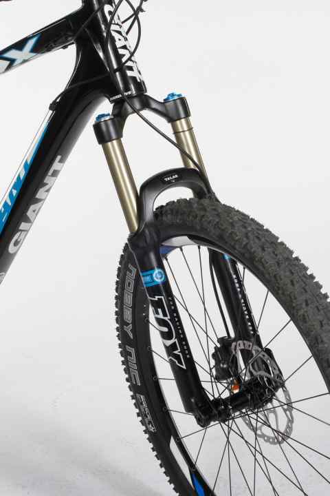   A lot of usable travel on the Giant (126 of 130 mm used) contrasts with weak performance on the Ghost (max. 105 of 120 mm used). Once again, we had fluctuations in the quality of the inexpensive Fox test forks.