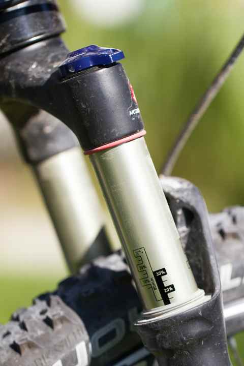   After 2300 kilometres, the suspension travel could no longer be fully utilised. Only less pressure in the negative chamber compensated for this.