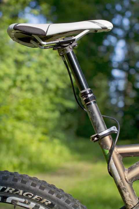   Einziges Manko: Die Vario-Stütze fehlt. Unser Tester rüstete zügig eine Rock Shox Reverb nach.