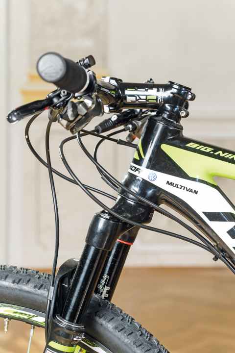   The strongly downward-pointing stem is only for well-trained upper bodies. Tuning tip: a model with a zero-degree angle.