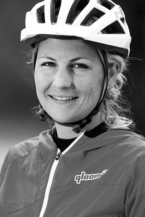   Maria Clauss (28): Wohnt in Pforzheim; Mountainbikerin seit 2008; fährt meist Singletrails; fährt ein Fatmodul ANT; am liebsten im Bikepark Lac Blanc unterwegs