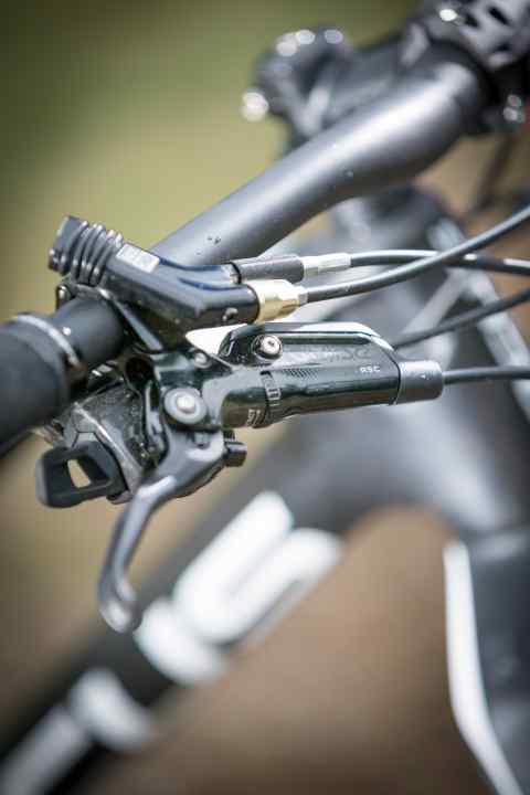   The full-sprint lever allows the fork and shock to be tightened simultaneously.