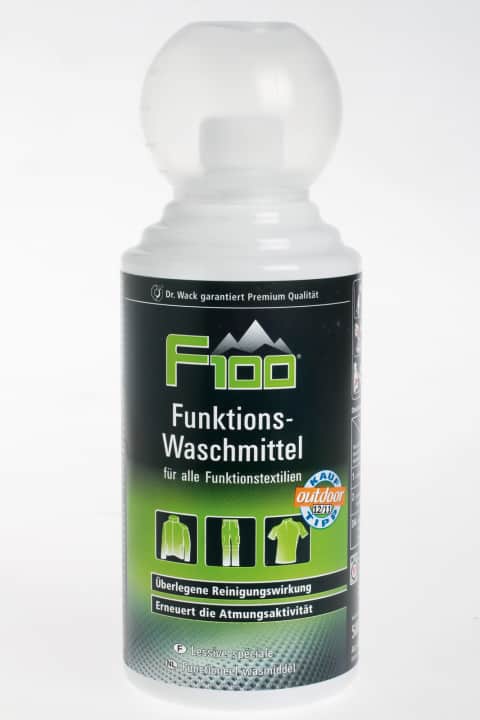   Richtig sauber wird Sportbekleidung nur in der Waschmaschine in Kombination mit dem richtigen Pflegemittel.