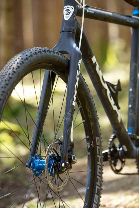   Auch in die Disc-Carbon-Gabel des Koga Beachracer passt ein 2,1er