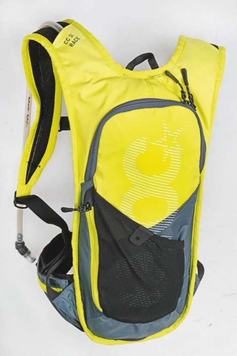 Tried and tested at the Cape Epic: The Evoc CC 3l Race offers many extra compartments that are easy to reach while riding.