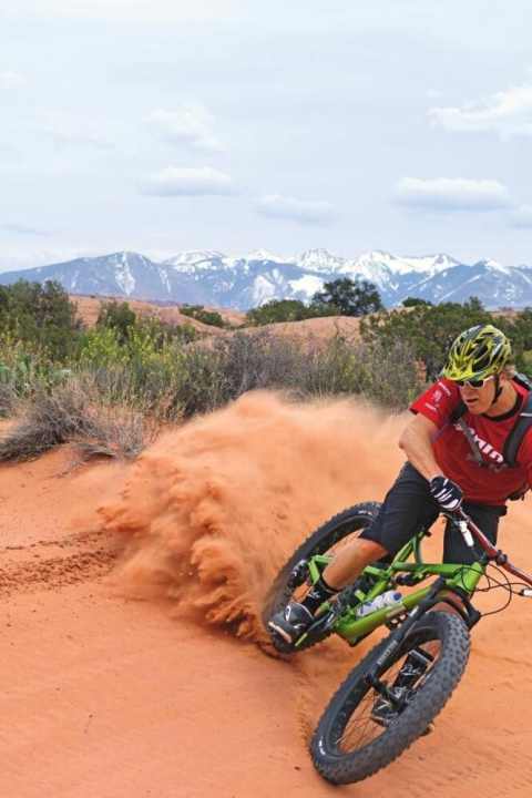   As a former downhill superman, Herbold knows all the tricks of the trade. At the moment, he enjoys tiling through the bends on powerful fat bikes.