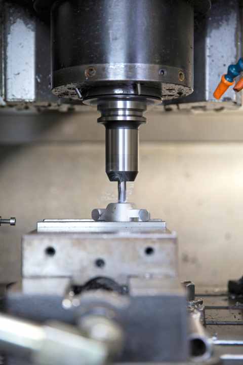   Chip by chip: the forged blanks from the Far East are skilfully milled into their final shape at BFO.