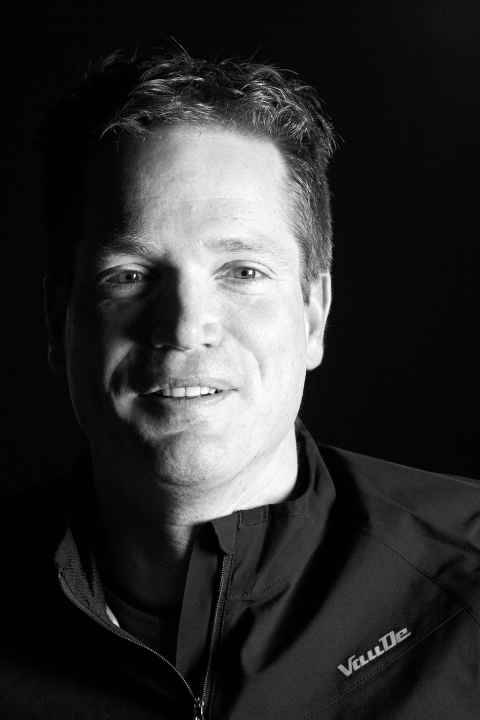   Stefan Stuntz alias "Alpenzorro": Seit zehn Jahren durchquert der Münchner die Gebirge der Welt und nimmt dabei ca. 5000 Leser per Online-Live-Bericht mit auf Tour. Fotografiert wird per Selbstauslöser.