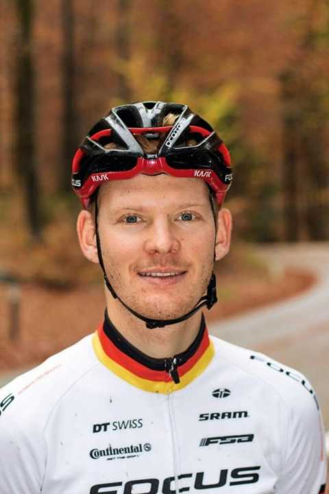   Profi-Tester Nr. 1: Markus Schulte-Lünzum hat in der U23-Kategorie den Cross-Country-Worldcup gewonnen. Aktuell ist er Deutscher Cross-Country-Meister in der Elite. In der Szene gilt er als exzellenter Techniker.