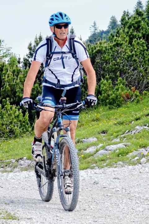   Tester Thomas Roegner in den Alpen