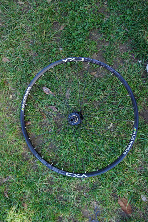   The VXD Four wheel was created for CC racers or touring riders. The rims have an inner width of 23 millimetres and 28 spoke holes.