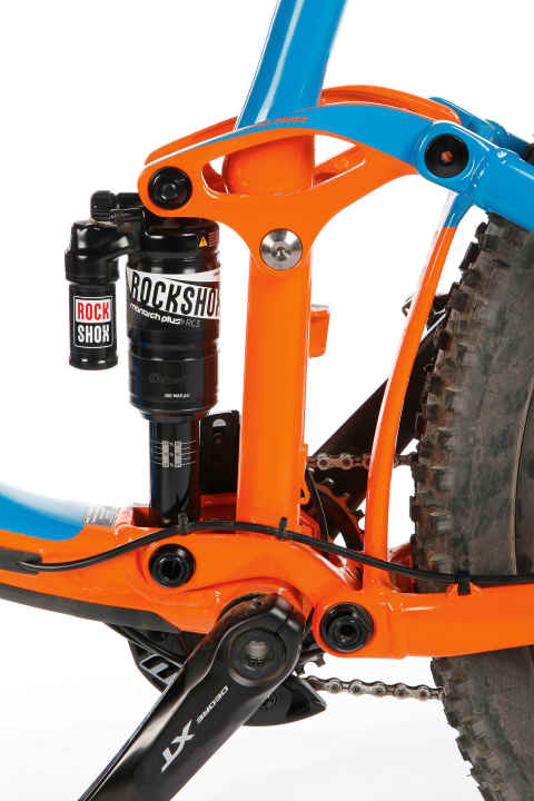   Giant Reign 1.5 LTD: The Giant Reign shows slight deficits in our stiffness measurement. In particular, the long lower rocker arm of the Maestro rear triangle offers a target for torsion.