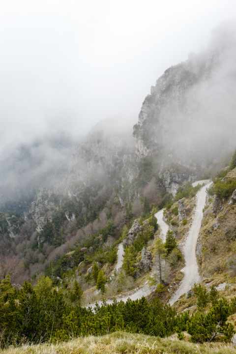   The conditions on the gravel bends are always different. Sometimes the sun is beating down. Sometimes a cold wind chases wispy clouds over the mountain flank. Even snow is not uncommon in spring. So always have suitable clothing with you!