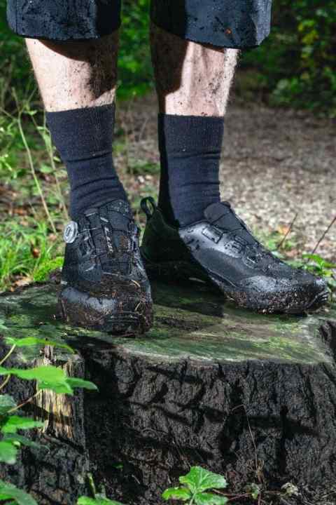 Waterproof shoes: Shimano SH MT7 L
