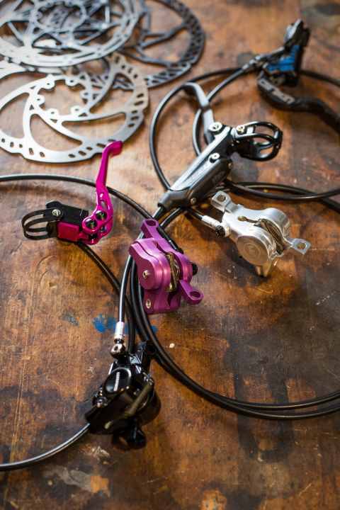    <a href="components/brakes/test-2017-lightweight-brakes-for-mountain-bikes/a36058.html" rel="noopener noreferrer">Lightweight MTB brakes in laboratory and practical test - 3-piece shootout</a> : The Trickstuff Piccola (centre, in purple), here in competition with Magura and Sram.