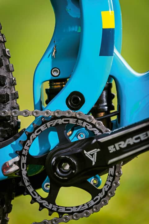   Yeti SB 5.5: Switch-Infinity is the name of Yeti's unusual rear suspension technology, in which the main bearing also moves up and down.