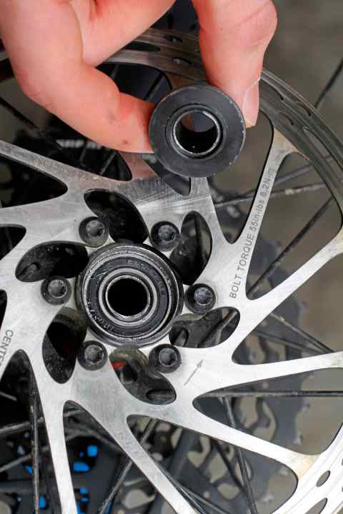   Commencal Meta AM V4 Race: Broken hub axle
