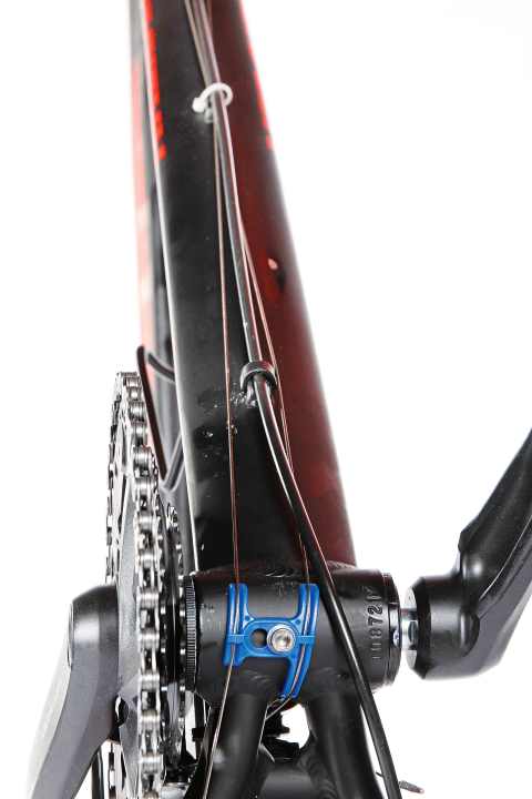   6. other manufacturers can do better for less money: Kreidler's gear cables run openly under the down tube. This attracts dirt and makes shifting more difficult.    