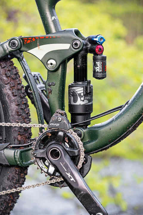 Fluffy: The Maestro rear suspension with the sensitive Fox shock leaves nothing to be desired. However, the shock requires in-depth knowledge when setting up the Liv Hail.