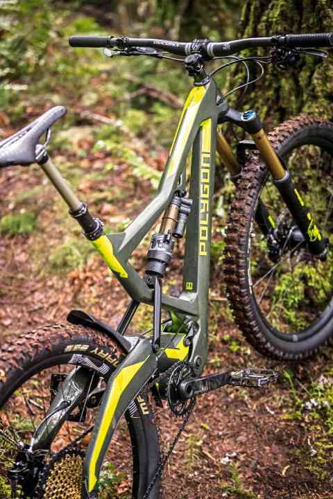   Polygon Square One EX9: The long carbon swingarm conceals the slider, which is bolted to the main frame. To generate sufficient rigidity, the swingarm is very voluminous. However, this means that heel clearance suffers.