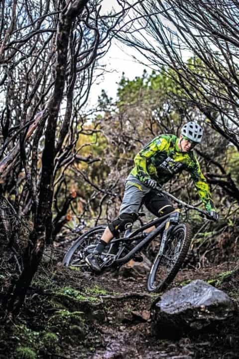   Wir haben das neue Modell bereits ausgiebig getestet und uns ein Bild von den Fahreigenschaften gemacht. Den exklusiven Test vom Canyon Spectral CF lesen Sie in BIKE 2/2018 – ab 2. Januar am Kiosk.