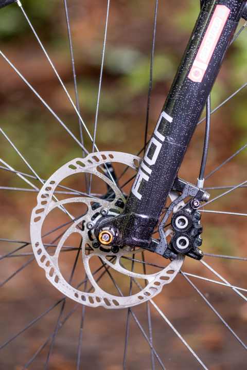 Cube Stereo 140 Youth children's mountain bike: Powerful Magura stoppers with 180 millimetre discs and two pistons on the front wheel protect the hands of young bikers. Off into the terrain!