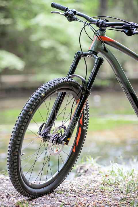   The Aion suspension fork from SR Suntour impressed us with its remarkably high level of comfort and extra suspension travel.