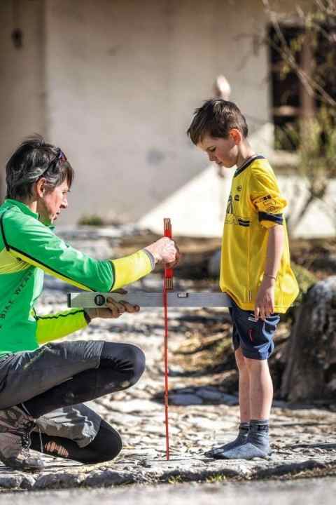 Die richtige Größe von Kinderfahrrädern ermittelt man mit dem Messen der Innenbeinlänge.